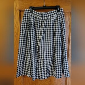 B&W gingham skirt size M